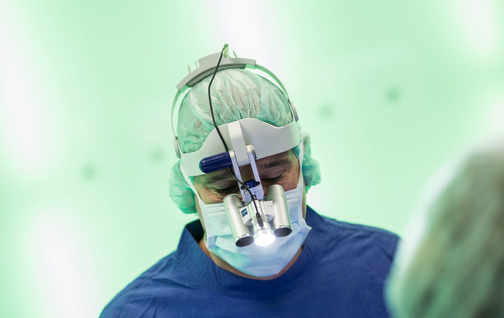 Mikrochirurgie Köln: Zahnkultur) ist der führende Zahnarzt für innovative Kieferchirurgie und Oralchirurgie