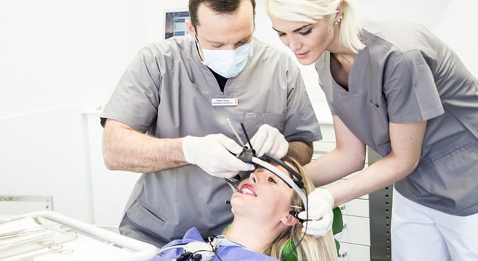 Stefan Bolky bei der Funktionsdiagnostik