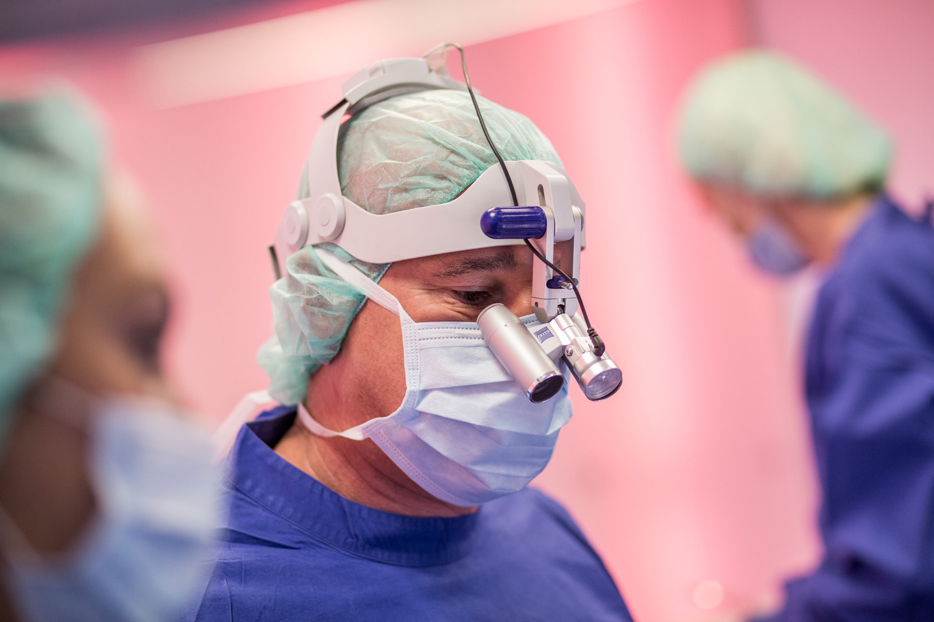 Dr. Martin Schneider ist Oralchirurg in der Kölner Zahnarztpraxis ZAHNKULTUR)