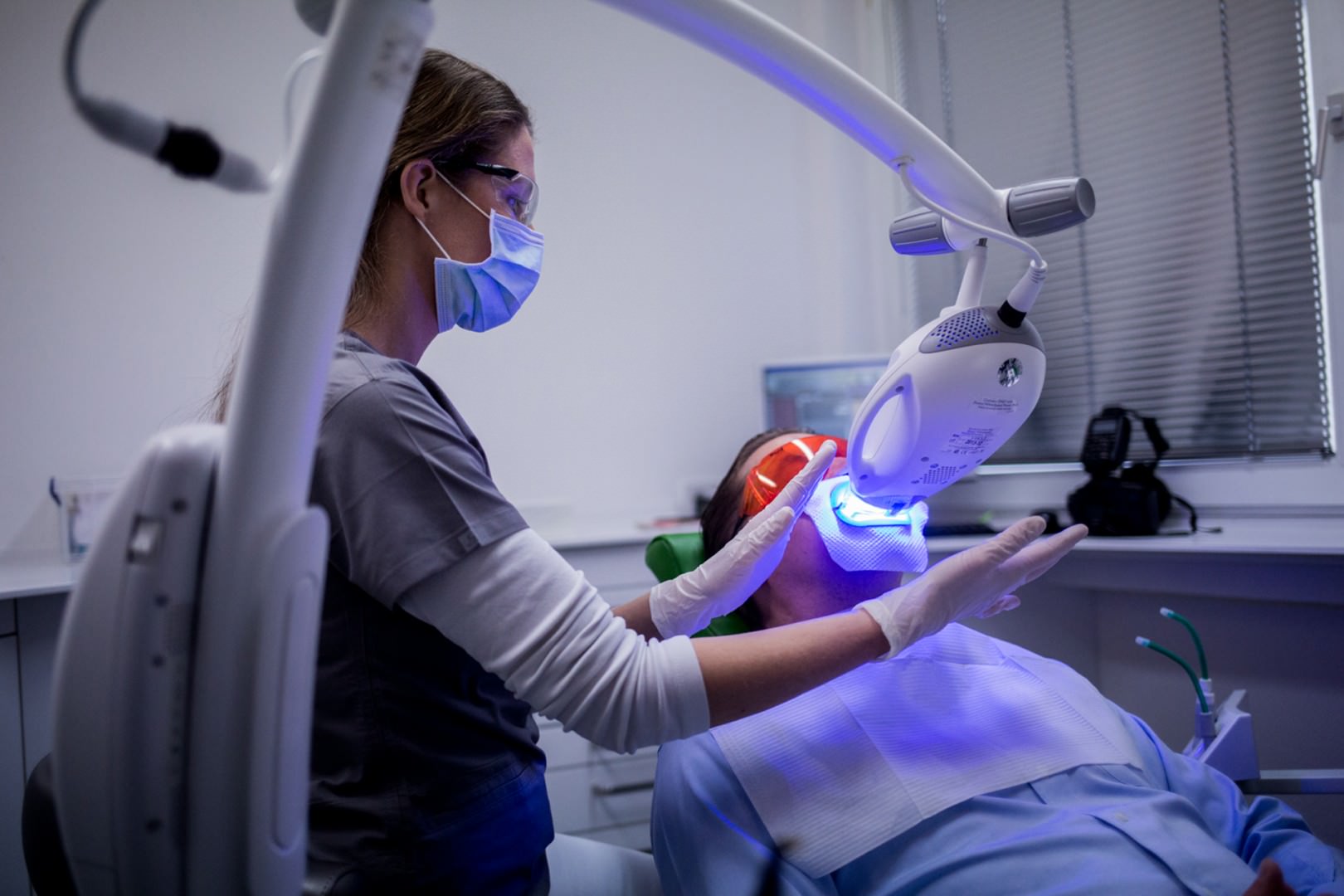 Bleaching Köln - ZAHNKULTUR) ist Ihr erfahrener Zahnarzt für profesionelle Zahnaufhellung