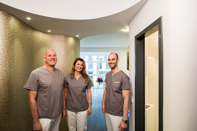 Zahnarzt Köln | Die Zahnärzte Dr. Schneider, Dr. Rasche und Dr. Bechtold freuen sich auf Ihren Besuch!